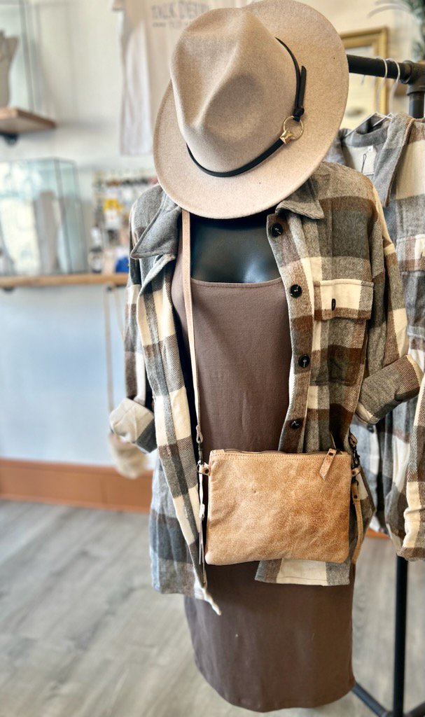flannel shacket outfit Boutique at J Nolan.jpg