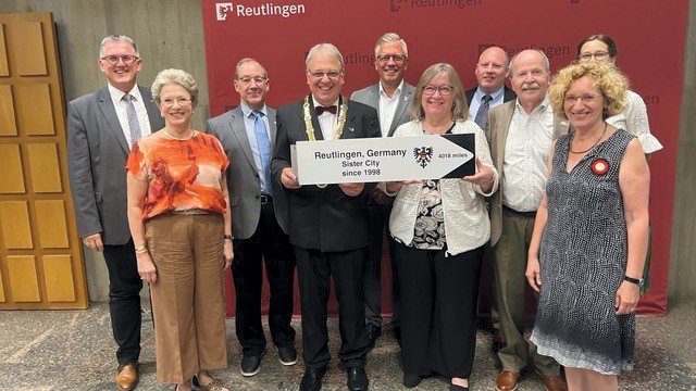gifted sister city street sign with delegation and Reutlingen officials.png