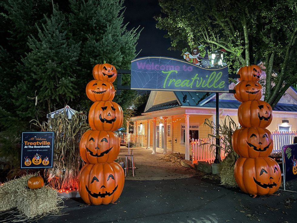 Hersheypark_Hersheypark Halloween_Treatville.jpg