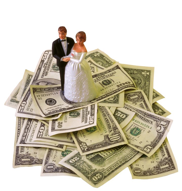 Деньги подарок богатство. Браки по расчету. Брак и деньги. Женитьба денег. Подаренные деньги в браке